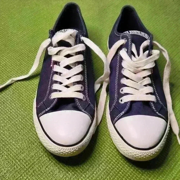 Men's Levi's Strauss navy blue canvas,lace-up, casual  tennisshoe size 9.5 nice - Picture 4 of 16